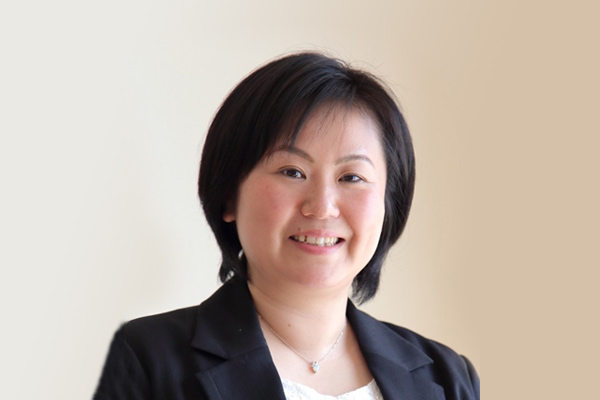 理事　石阪 亜也